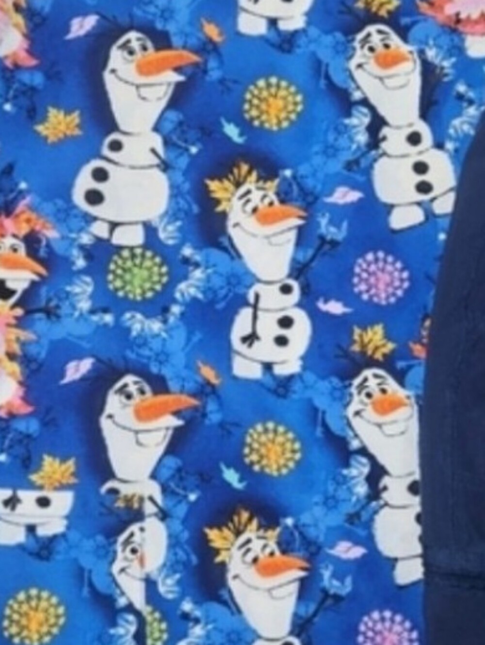 Olaf Scrub Set - Picture 2 of 2
